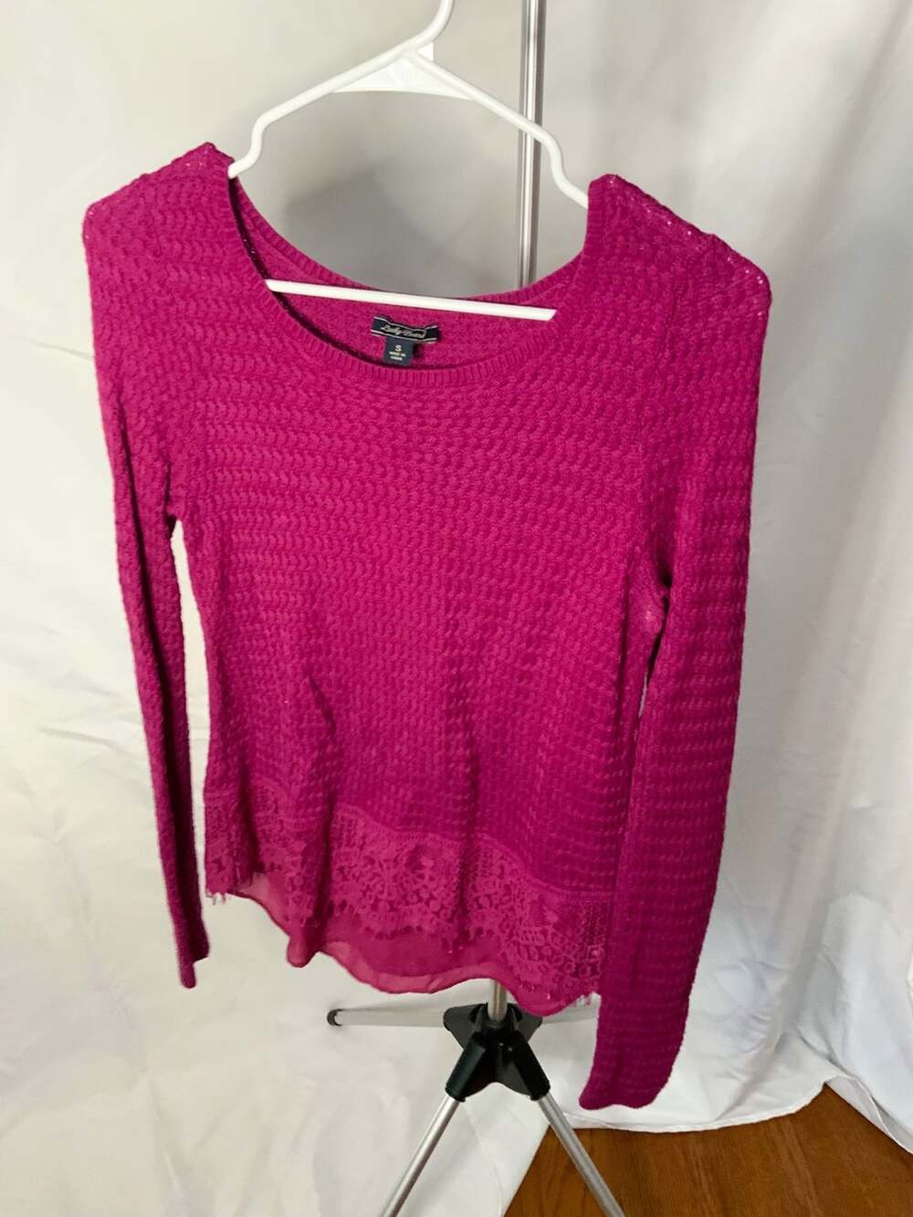 Lucky Brand Pullover Sweater Women’s Size S Magenta Knit Lace Hem